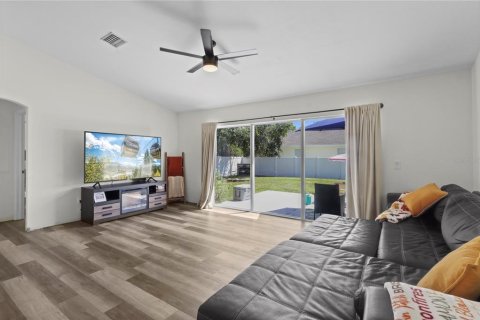 House in North Port, Florida 4 bedrooms, 171.96 sq.m. № 1916461 - photo 7