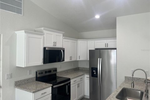 Villa ou maison à vendre à Ocklawaha, Floride: 3 chambres, 102.84 m2 № 1785466 - photo 4