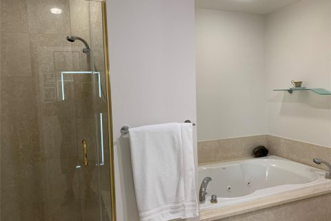 Condo in Hillsboro Beach, Florida, 2 bedrooms  № 2086980 - photo 22