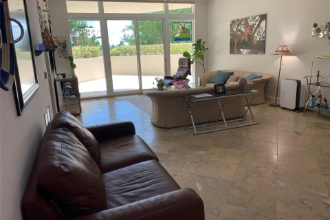 Condo in Hillsboro Beach, Florida, 2 bedrooms  № 2086980 - photo 17