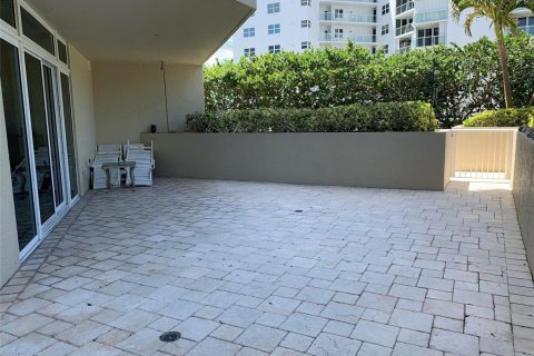 Condo in Hillsboro Beach, Florida, 2 bedrooms  № 2086980 - photo 29