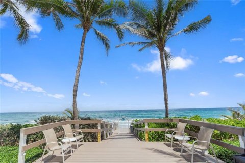 Condo in Hillsboro Beach, Florida, 2 bedrooms  № 2086980 - photo 15