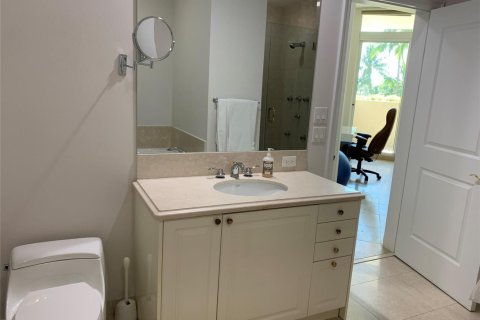 Condo in Hillsboro Beach, Florida, 2 bedrooms  № 2086980 - photo 23