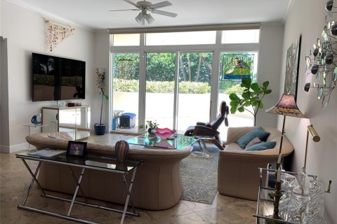 Condo in Hillsboro Beach, Florida, 2 bedrooms  № 2086980 - photo 16