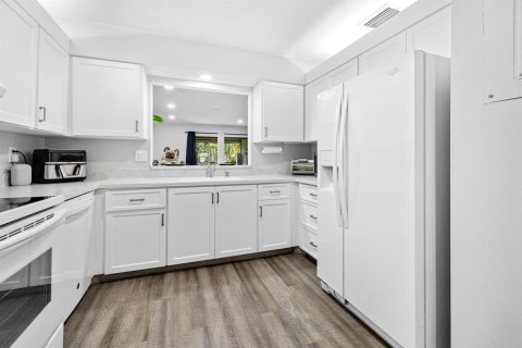 Copropriété à vendre à Boca Raton, Floride: 2 chambres, 130.71 m2 № 2325428 - photo 12