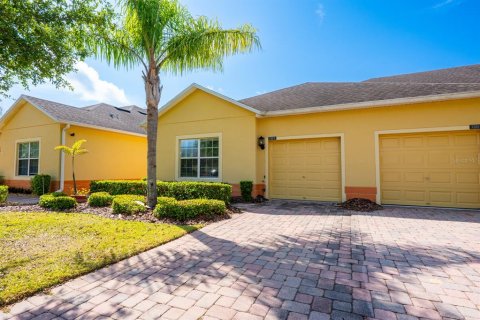 House in Clermont, Florida 2 bedrooms, 139.63 sq.m. № 1716725 - photo 1