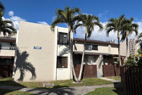 Condominio en Miami, Florida, 2 dormitorios  № 2000478
