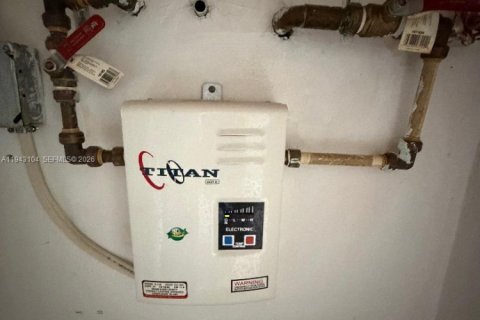 Condominio en venta en Miami, Florida, 2 dormitorios, 93.37 m2 № 2000478 - foto 10