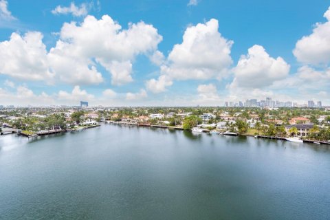 Condominio en alquiler en Fort Lauderdale, Florida, 2 dormitorios, 130.25 m2 № 2030063 - foto 28