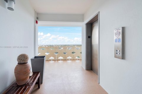 Condominio en alquiler en Fort Lauderdale, Florida, 2 dormitorios, 130.25 m2 № 2030063 - foto 22