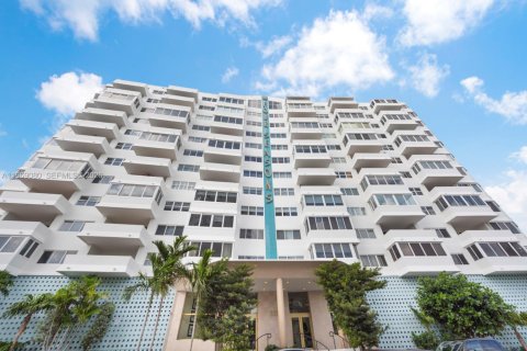 Condominio en Fort Lauderdale, Florida, 2 dormitorios № 2030063