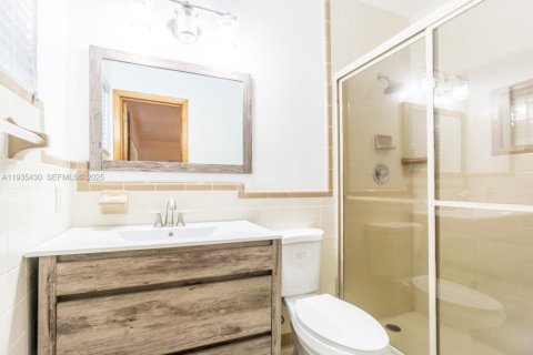 Casa en alquiler en Miami, Florida, 3 dormitorios, 176.89 m2 № 1993670 - foto 9