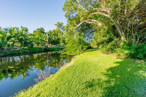 Casa en alquiler en Miami, Florida, 3 dormitorios, 176.89 m2 № 1993670 - foto 13