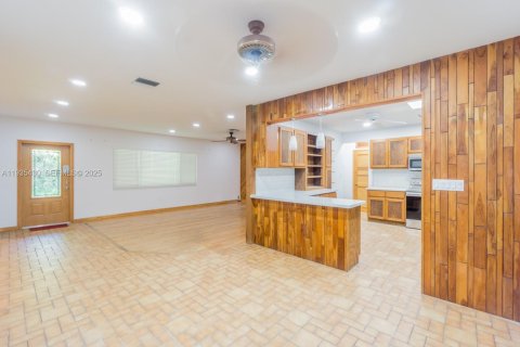 Casa en alquiler en Miami, Florida, 3 dormitorios, 176.89 m2 № 1993670 - foto 6