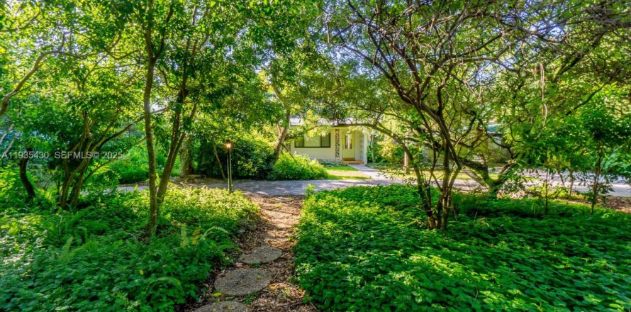 Casa en Miami, Florida 3 dormitorios, 176.89 m2 № 1993670