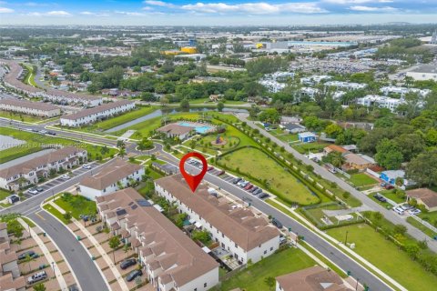 Touwnhouse à vendre à Miami, Floride: 3 chambres, 133.97 m2 № 1951222 - photo 29
