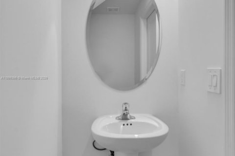 Touwnhouse à vendre à Miami, Floride: 3 chambres, 133.97 m2 № 1951222 - photo 12