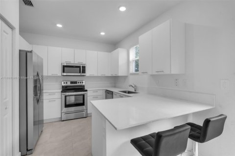 Touwnhouse à vendre à Miami, Floride: 3 chambres, 133.97 m2 № 1951222 - photo 10