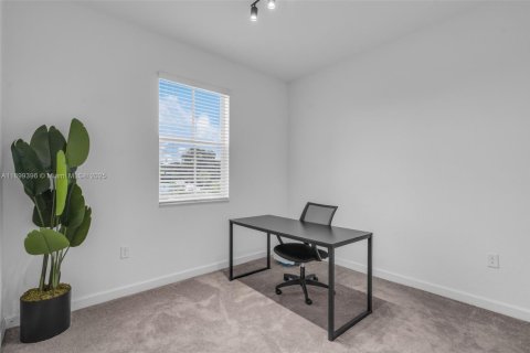 Touwnhouse à vendre à Miami, Floride: 3 chambres, 133.97 m2 № 1951222 - photo 14