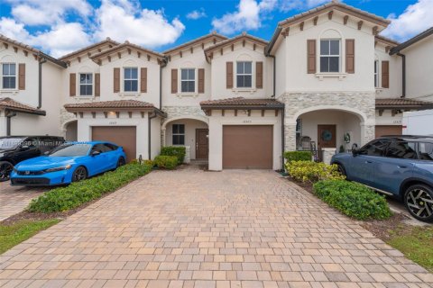 Touwnhouse à vendre à Miami, Floride: 3 chambres, 133.97 m2 № 1951222 - photo 1