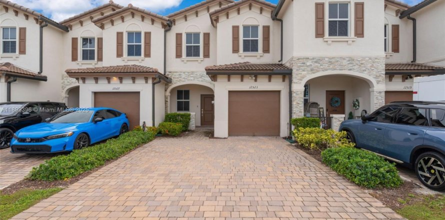 Touwnhouse à Miami, Floride 3 chambres, 133.97 m2 № 1951222
