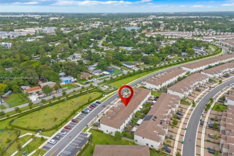 Touwnhouse à vendre à Miami, Floride: 3 chambres, 133.97 m2 № 1951222 - photo 28