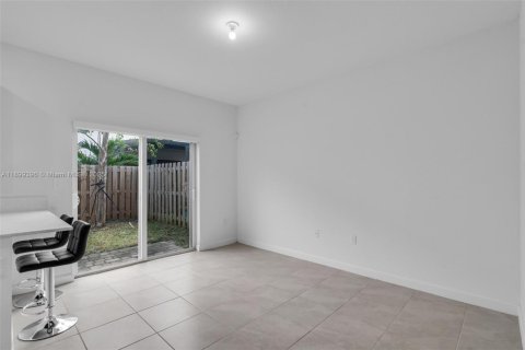 Touwnhouse à vendre à Miami, Floride: 3 chambres, 133.97 m2 № 1951222 - photo 7