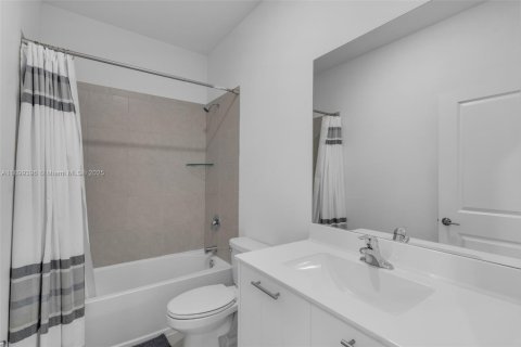 Touwnhouse à vendre à Miami, Floride: 3 chambres, 133.97 m2 № 1951222 - photo 18