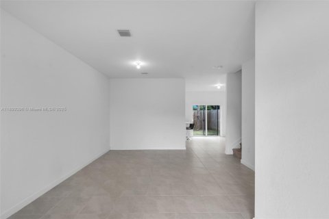 Touwnhouse à vendre à Miami, Floride: 3 chambres, 133.97 m2 № 1951222 - photo 4