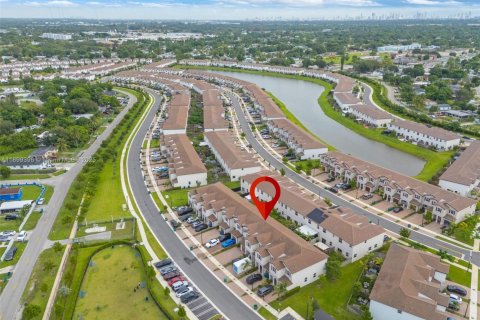 Touwnhouse à vendre à Miami, Floride: 3 chambres, 133.97 m2 № 1951222 - photo 27