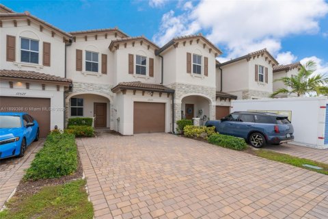 Touwnhouse à vendre à Miami, Floride: 3 chambres, 133.97 m2 № 1951222 - photo 2