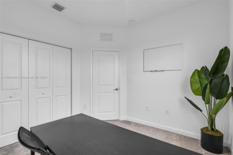 Touwnhouse à vendre à Miami, Floride: 3 chambres, 133.97 m2 № 1951222 - photo 15