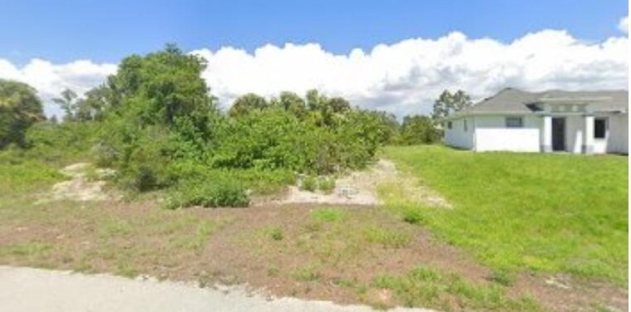 Propiedad comercial en Lehigh Acres, Florida № 2158327