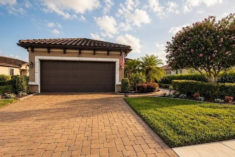House in Palmetto, Florida 2 bedrooms, 157.93 sq.m. № 2295071