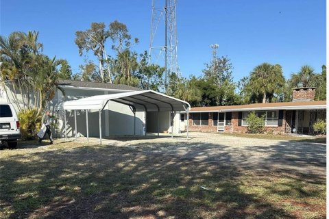 Commercial property in Saint Petersburg, Florida № 1759829 - photo 4