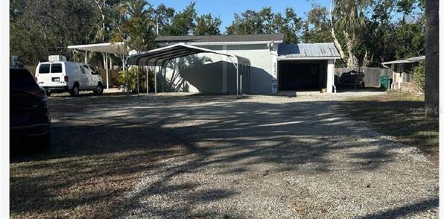 Commercial property in Saint Petersburg, Florida № 1759829