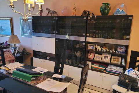 Купить кондоминиум в Пемброк-Пайнс, Флорида 2 спальни, 108.7м2, № 1940346 - фото 5