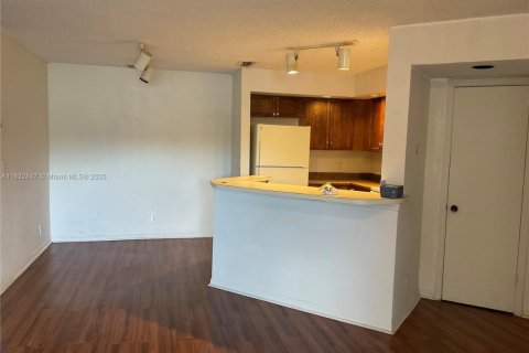 Снять в аренду кондоминиум в Маргит, Флорида 1 спальня, 66.15м2, № 1962611 - фото 17