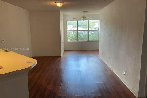 Снять в аренду кондоминиум в Маргит, Флорида 1 спальня, 66.15м2, № 1962611 - фото 9