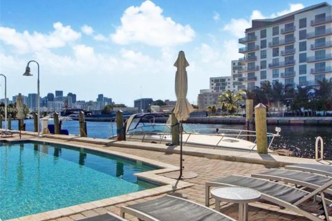 Condo in Miami, Florida, 3 bedrooms  № 2067156 - photo 15
