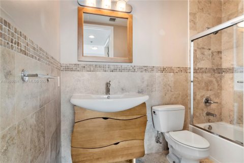 Condo in Miami, Florida, 3 bedrooms  № 2067156 - photo 13