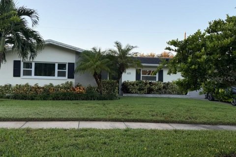 Villa ou maison à vendre à Clearwater, Floride: 4 chambres, 188.41 m2 № 2415482 - photo 2