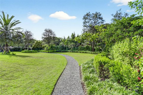 Купить виллу или дом в Пайнкрест, Флорида 6 спален, 594.39м2, № 2043690 - фото 21