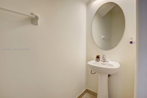 Townhouse in Miami, Florida 3 bedrooms, 158.03 sq.m. № 2066581 - photo 6