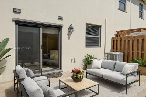 Townhouse in Miami, Florida 3 bedrooms, 158.03 sq.m. № 2066581 - photo 11