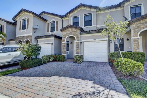 Townhouse in Miami, Florida 3 bedrooms, 158.03 sq.m. № 2066581 - photo 2