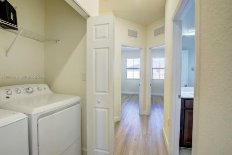 Townhouse in Miami, Florida 3 bedrooms, 158.03 sq.m. № 2066581 - photo 13