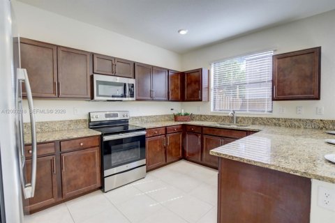 Townhouse in Miami, Florida 3 bedrooms, 158.03 sq.m. № 2066581 - photo 8