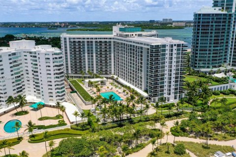 Condo in Bal Harbour, Florida, 1 bedroom  № 1925912 - photo 3