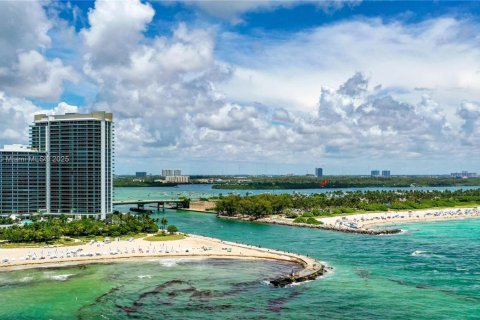 Condo in Bal Harbour, Florida, 1 bedroom  № 1925912 - photo 26